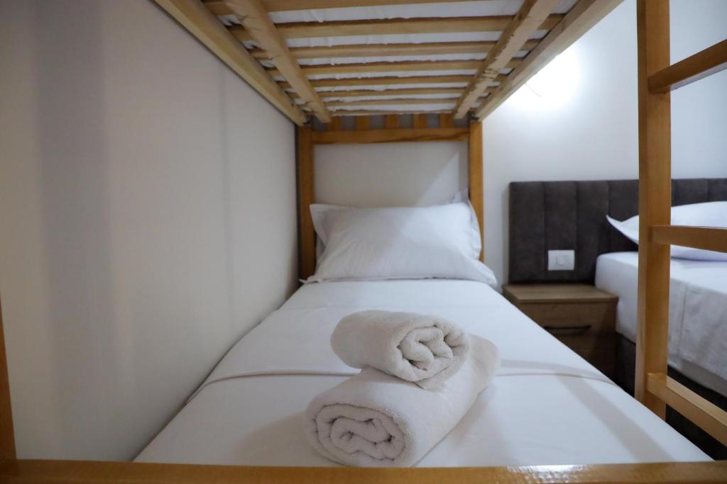 Postel nebo postele na pokoji v ubytování Elona's Rooms