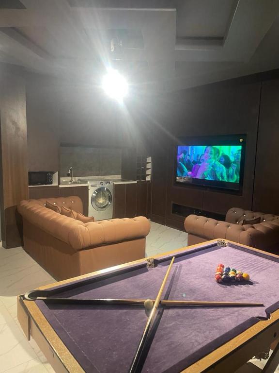 TV a/nebo společenská místnost v ubytování Ayahscourt