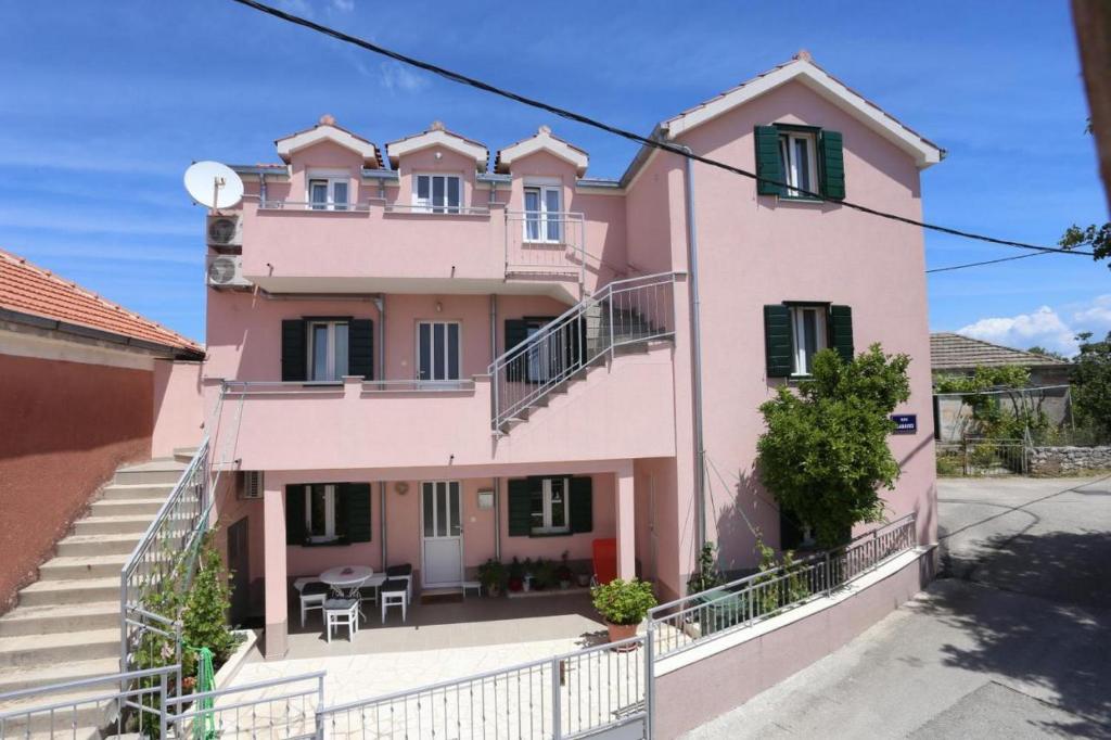 Apartments with parking space Zedno, Ciovo - 23279