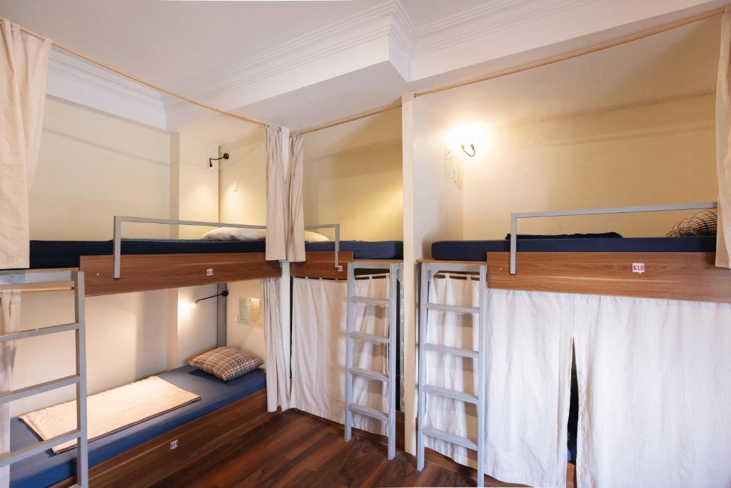 Postel nebo postele na pokoji v ubytování 9 Hostel and Suites