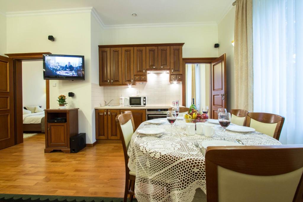 Kuchyňa alebo kuchynka v ubytovaní Apartamenty Willa Radowid Zakopane