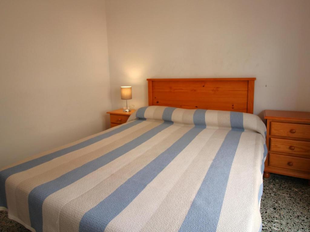 Posteľ alebo postele v izbe v ubytovaní Apartamento céntrico y luminoso a 100m de la playa, renovado con WiFi, balcón y lavadora - ES-228-6