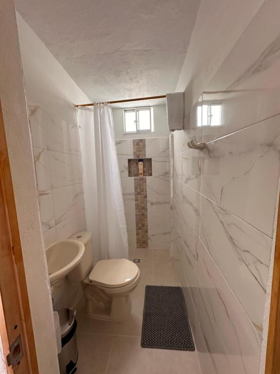 Koupelna v ubytování Casa Blanca Hostal