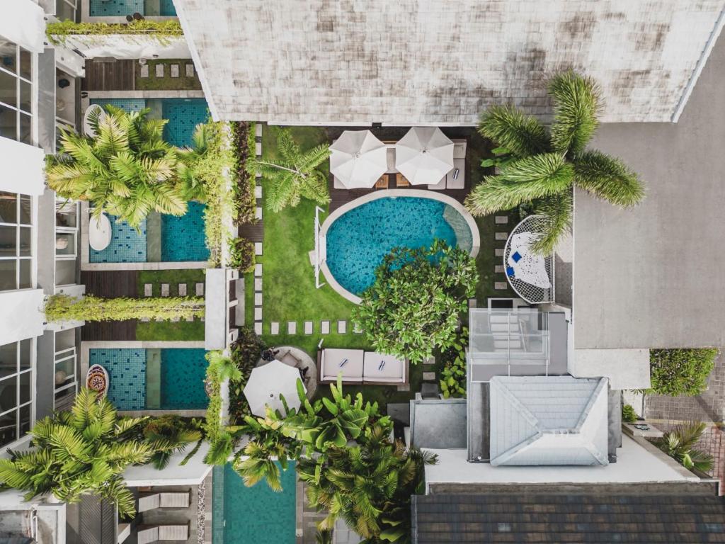 an aerial view of a resort with a swimming pool at Aeera Villa Canggu by Ini Vie Hospitality in Canggu