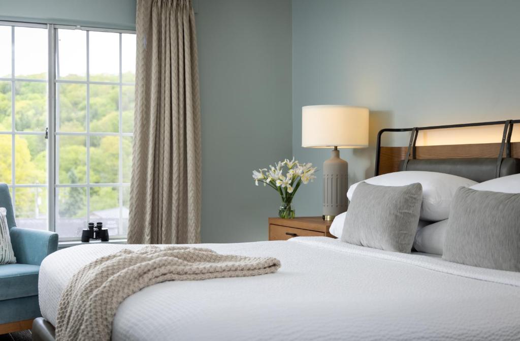 Meadowbrook Inn - Superior Suite Met Het Weergave Van Het Terras