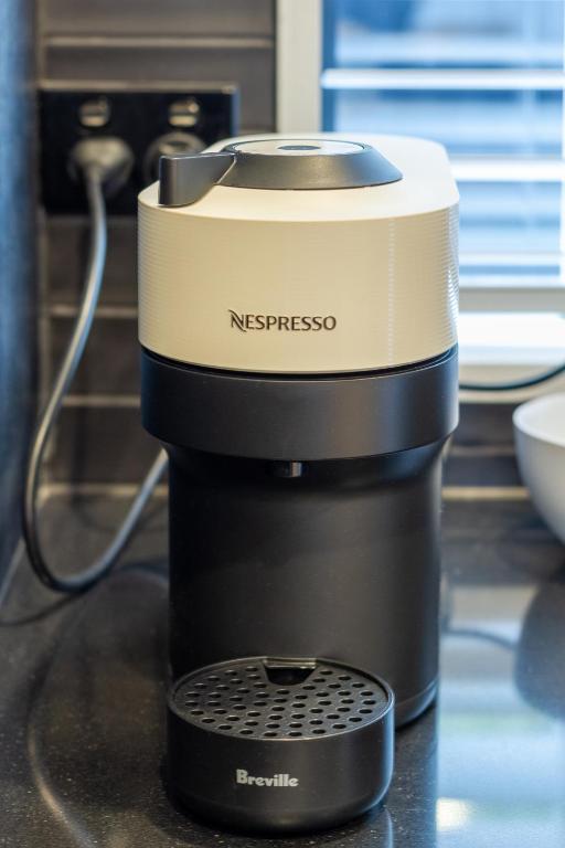 Stylish 3 Bedroom Home in Prime City with Garage - Resim 16