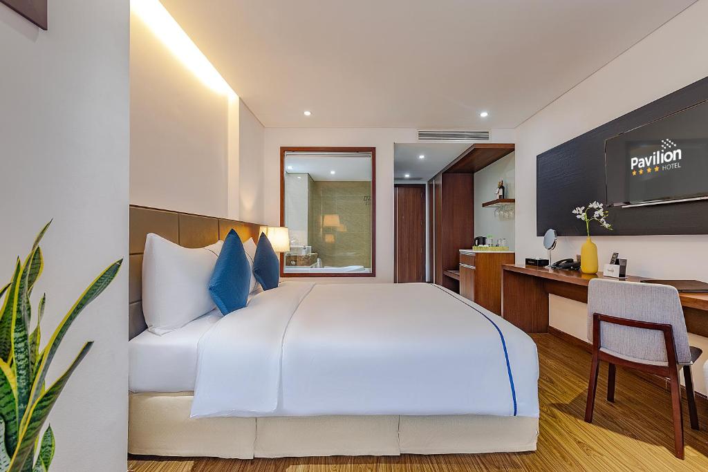 Postel nebo postele na pokoji v ubytování Pavilion Hotel Da Nang