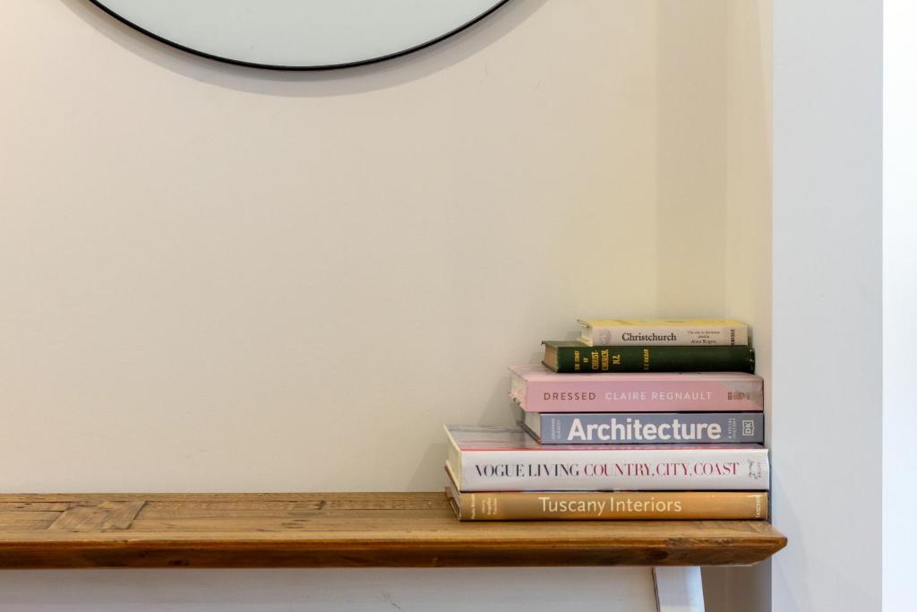 Stylish 3 Bedroom Home in Prime City with Garage - Resim 31