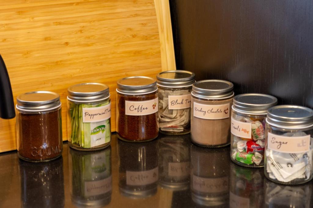 Stylish 3 Bedroom Home in Prime City with Garage - Resim 21