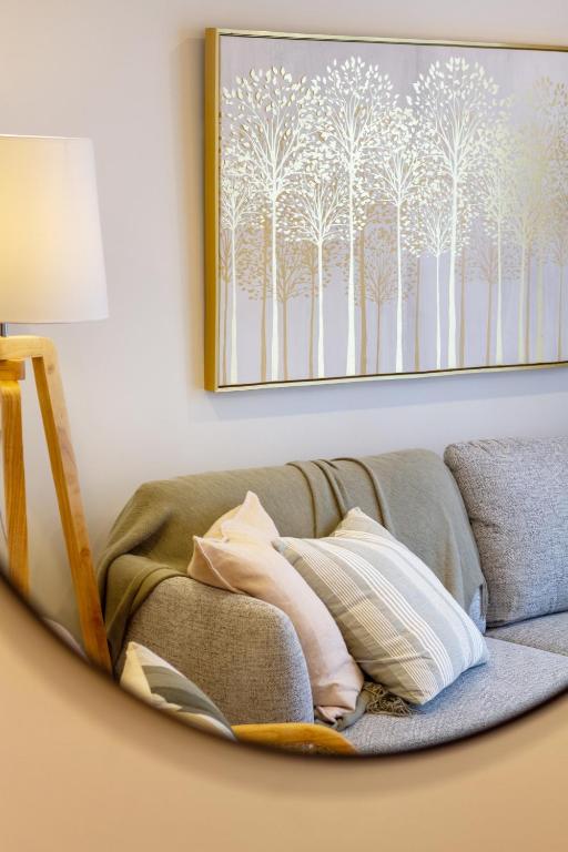 Stylish 3 Bedroom Home in Prime City with Garage - Resim 13