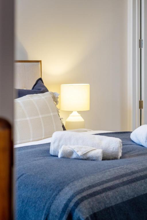 Stylish 3 Bedroom Home in Prime City with Garage - Resim 28