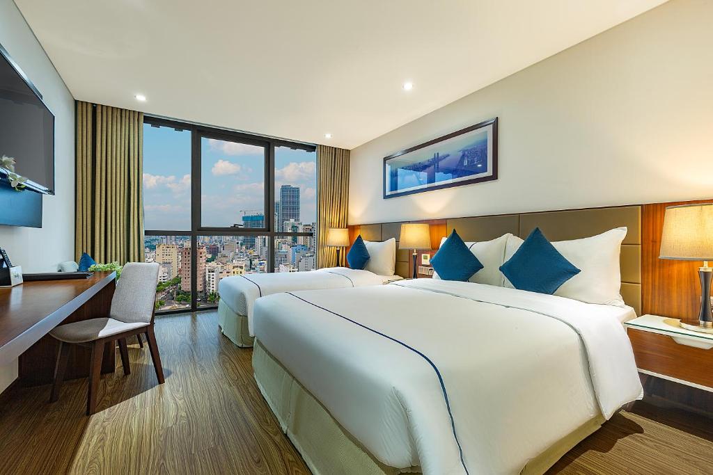 Postel nebo postele na pokoji v ubytování Pavilion Hotel Da Nang