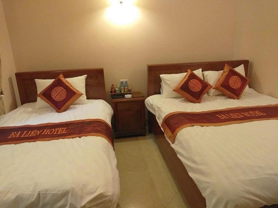 2 camas en una habitación de hotel en Ba Liên Hotel Sapa - by Bay Luxury, en Lào Cai