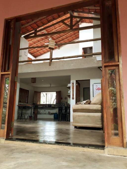 an open living room with a bed in the middle of a house at Casa Rosa Chá em Lençóis in Lençóis