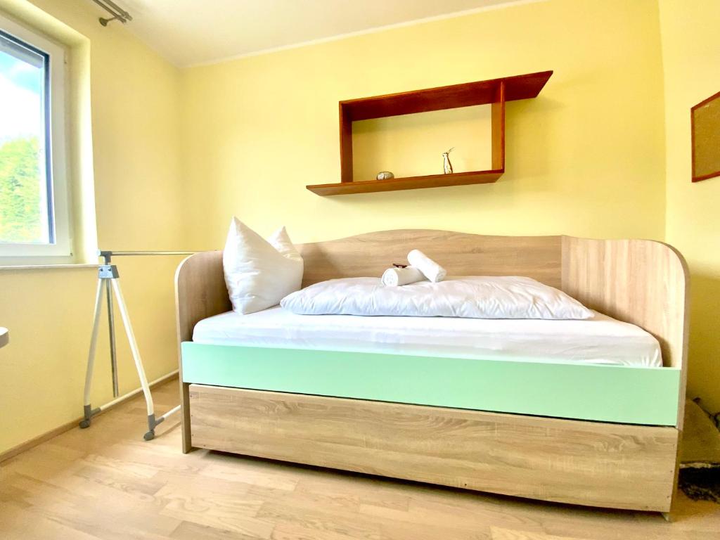 Postel nebo postele na pokoji v ubytování FAAKER SEE HIDEAWAY - Apartment mit Garten