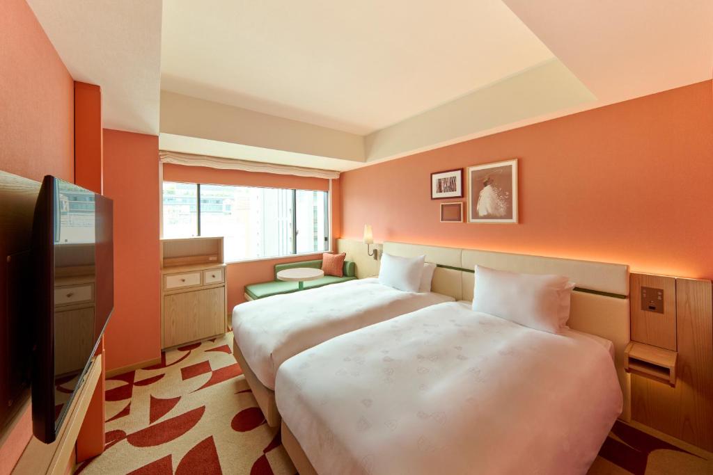 Postel nebo postele na pokoji v ubytování The Royal Park Hotel Ginza 6-Chome
