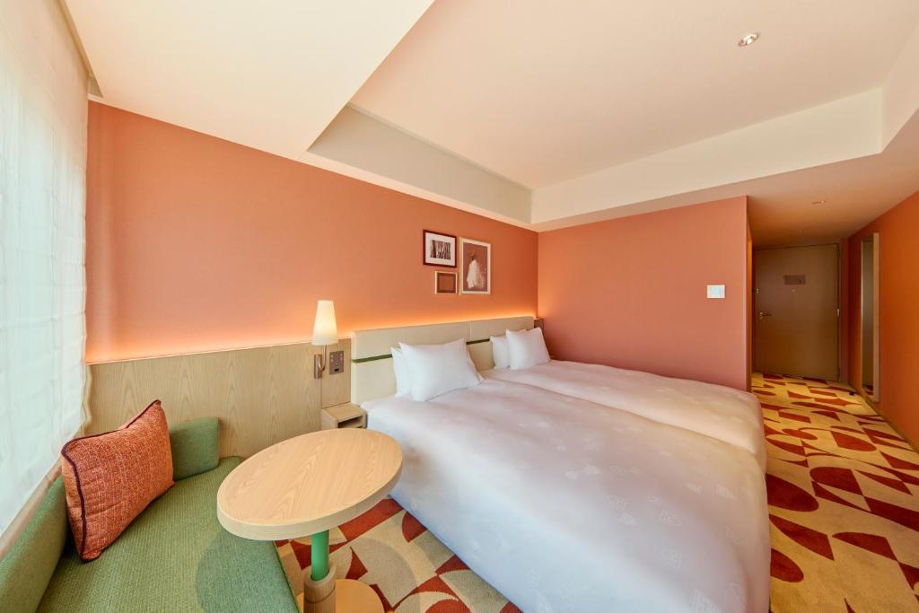 Postel nebo postele na pokoji v ubytování The Royal Park Hotel Ginza 6-Chome
