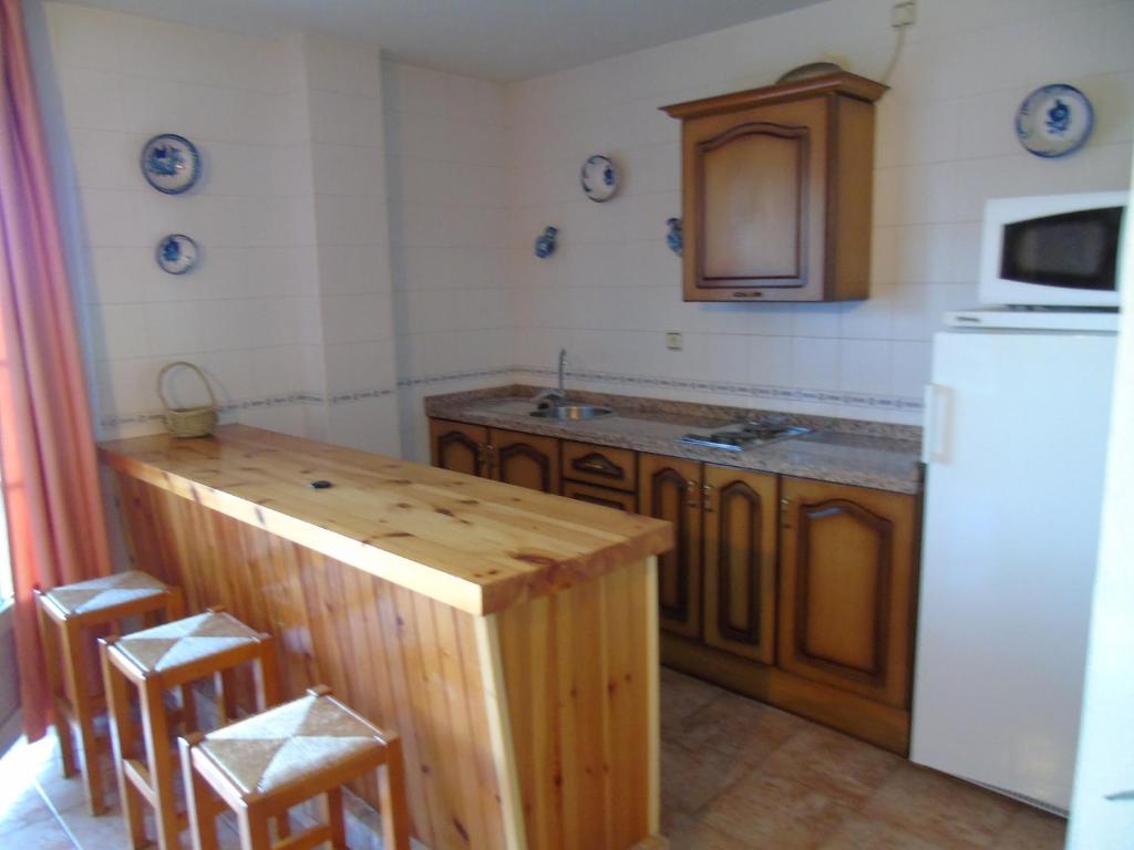 Una cocina o zona de cocina en Apartamentos Turísticos Cumbres Verdes