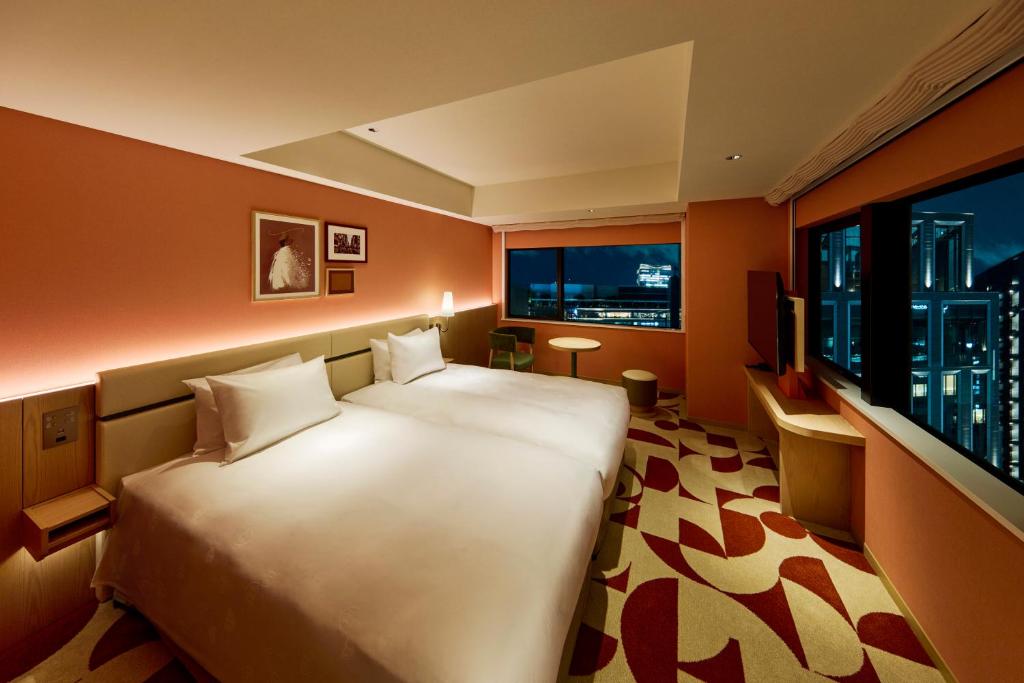 Postel nebo postele na pokoji v ubytování The Royal Park Hotel Ginza 6-Chome