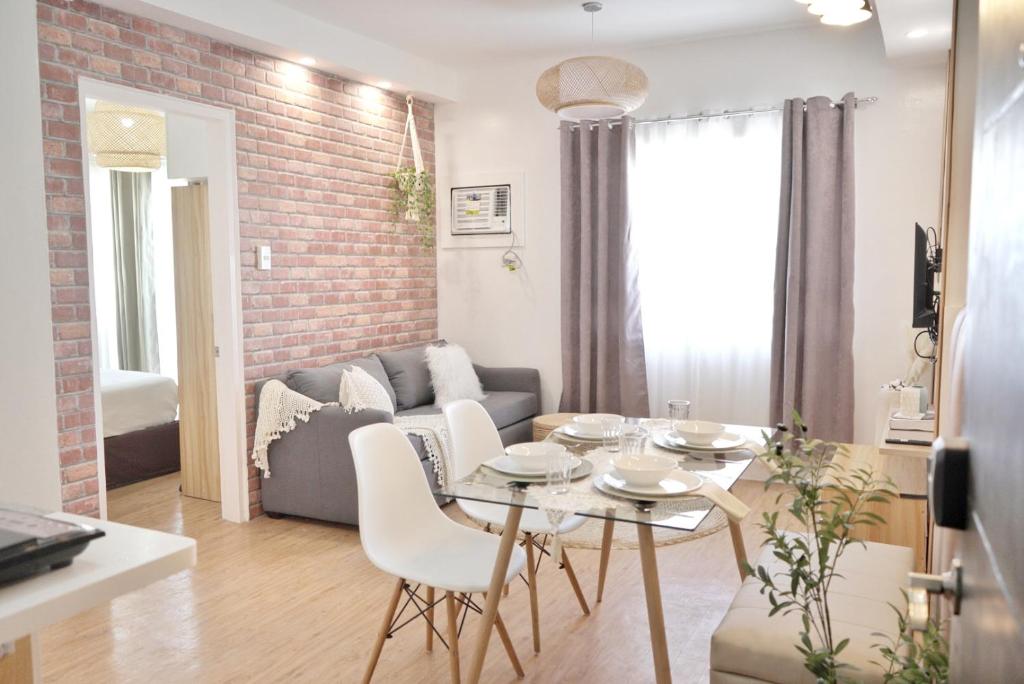 Χώρος καθιστικού στο Rocca 1 Bedroom Boutique Suite w Balcony Mesaverte Residences