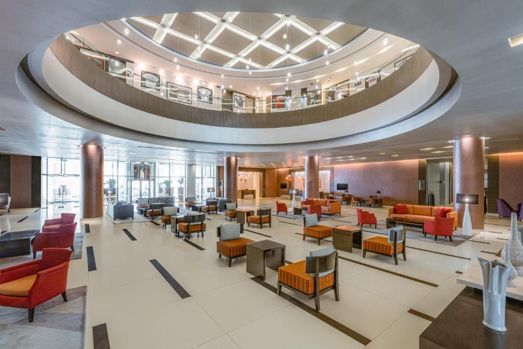 Posezení v ubytování Four Points by Sheraton Al Ain