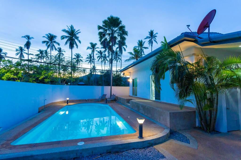 Πισίνα στο ή κοντά στο Separate Apartment Walking Distance Shops gym food V103