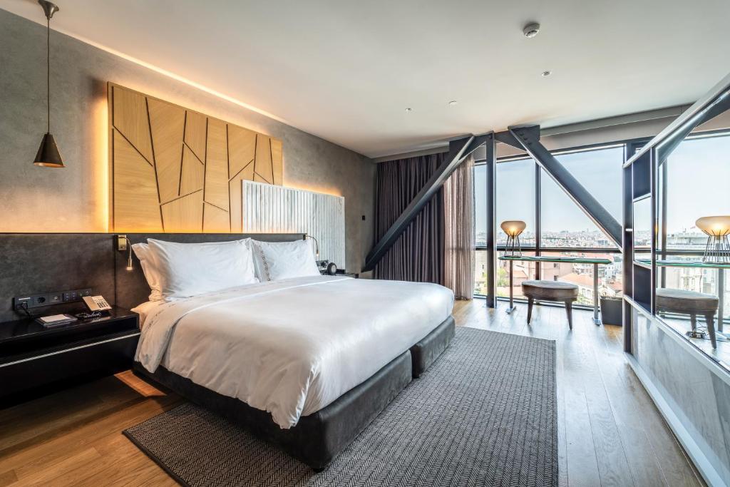 Sofitel Istanbul Taksim - 签名套房，Taksim Square View，Club Millesime访问，特大号床