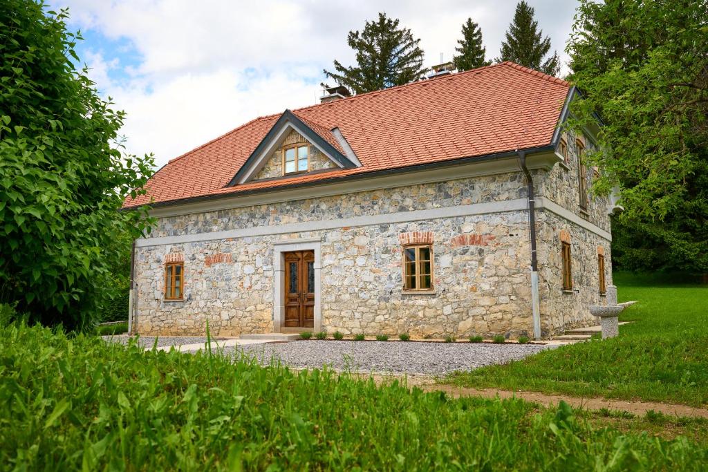 Budova, kde se vila nachází