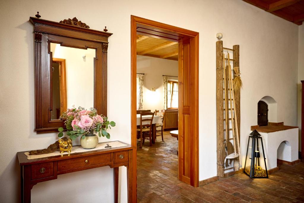 Fotografie z fotogalerie ubytování Four-Bedroom Villa Bajer v destinaci Stari Trg pri Ložu