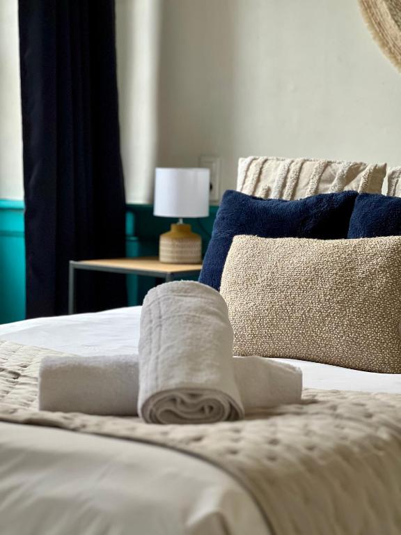 - la fermeture d'un lit avec serviettes dans l'établissement Le Vasselot, Rennes Centre, à Rennes