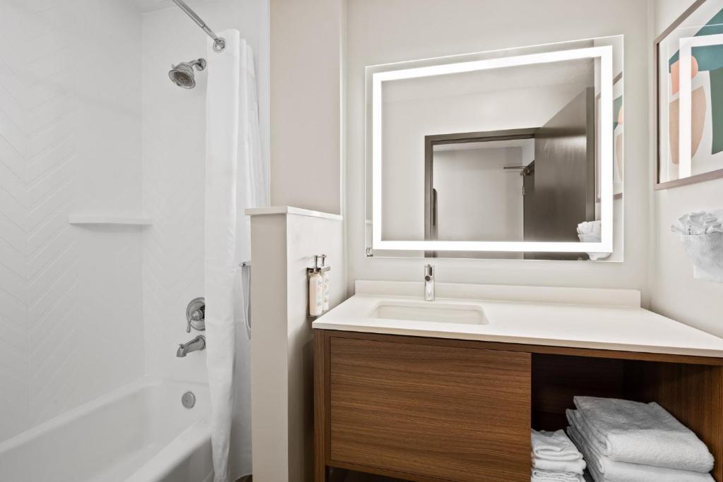 Holiday Inn & Suites Albuquerque Airport, an IHG Hotel - Suite Roi