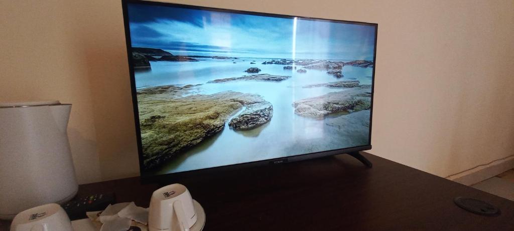 TV a/nebo společenská místnost v ubytování Redhill Cliff Complex