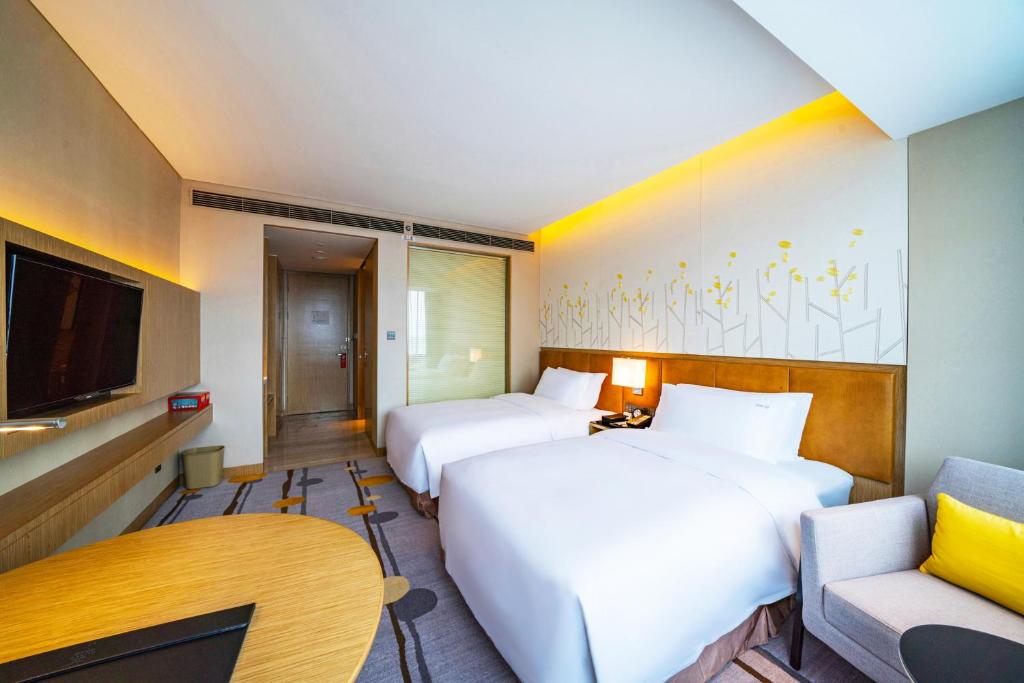 Postel nebo postele na pokoji v ubytování Holiday Inn Shaoguan Downtown by IHG