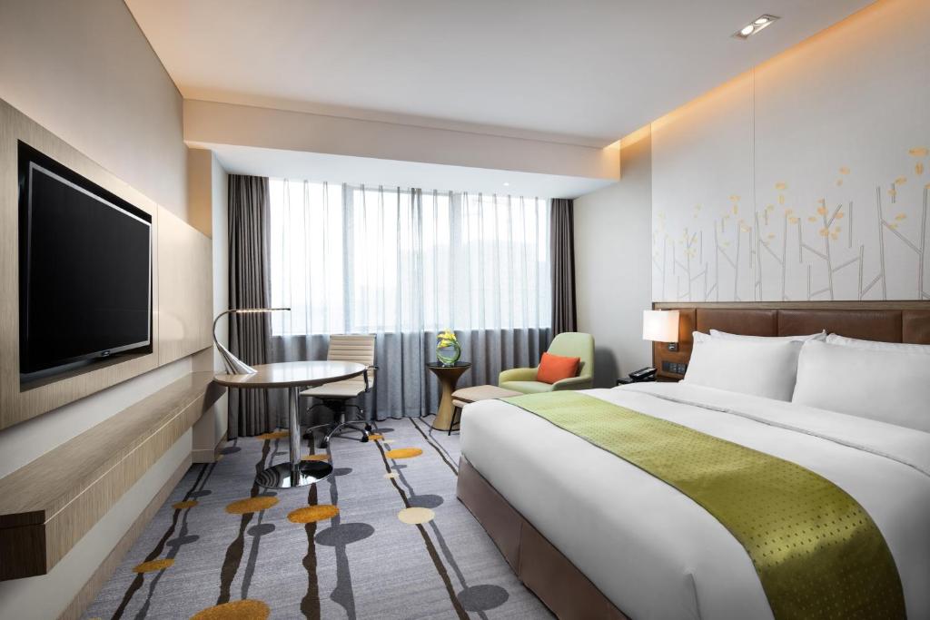 Postel nebo postele na pokoji v ubytování Holiday Inn Shaoguan Downtown by IHG