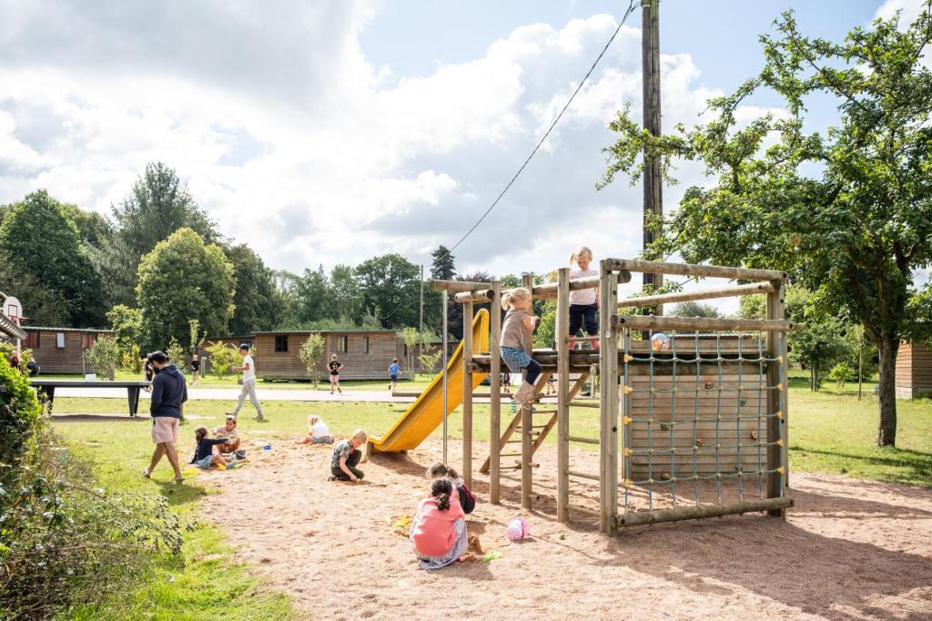 Herní místnost nebo prostor pro děti v ubytování Huttopia Calvados - Normandie