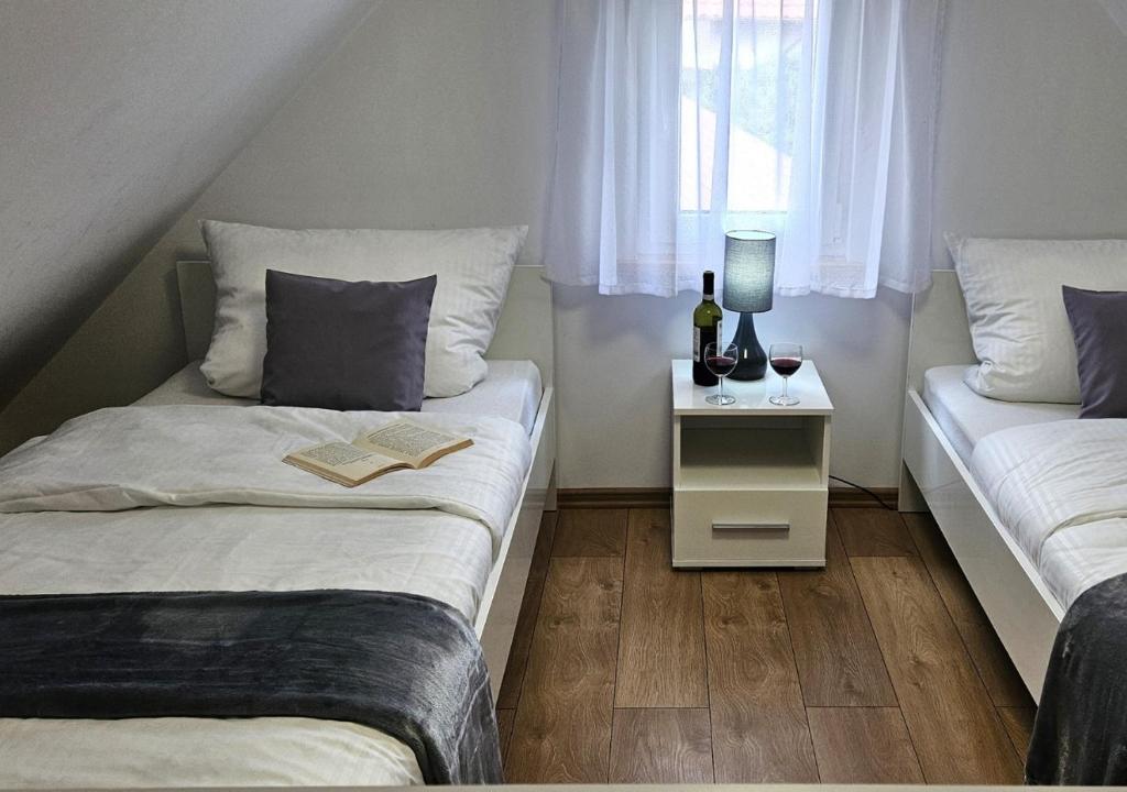 Postel nebo postele na pokoji v ubytování Pod kamieniem