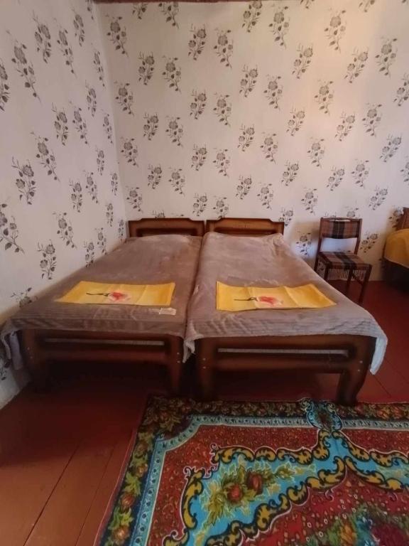 Postel nebo postele na pokoji v ubytování Guest House in Zhabeshi Lali