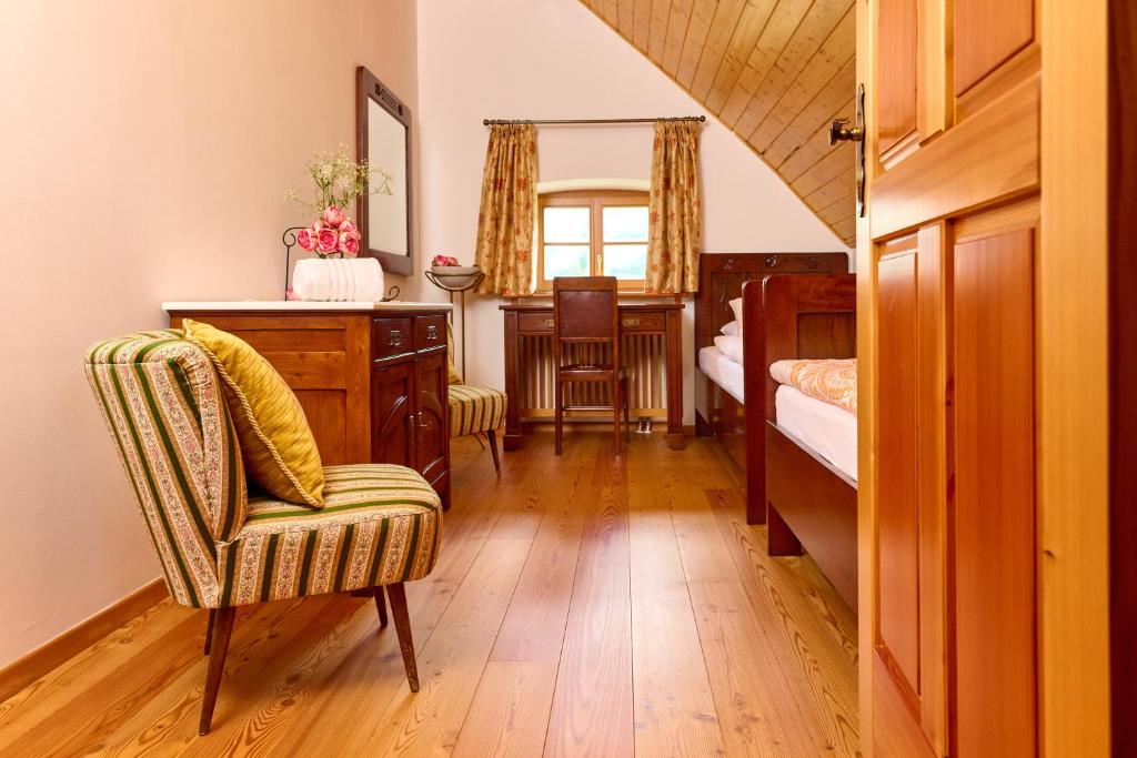 Postel nebo postele na pokoji v ubytování Four-Bedroom Villa Bajer