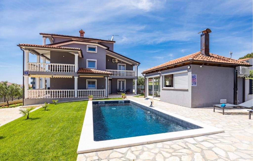 3 Bedroom Gorgeous Apartment In Medulin
