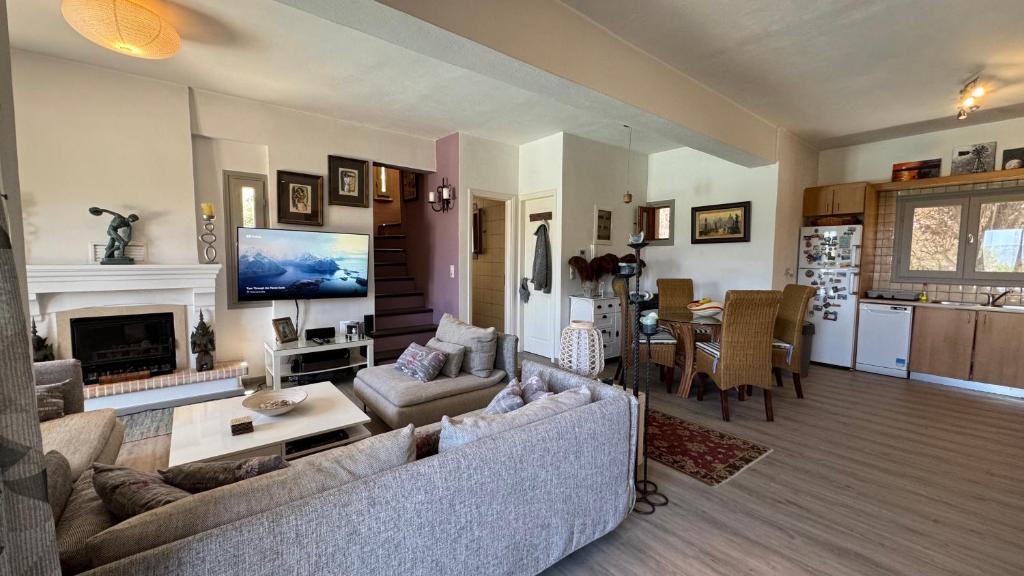 Telewizja i/lub zestaw kina domowego w obiekcie Villa Serendipity Sea View