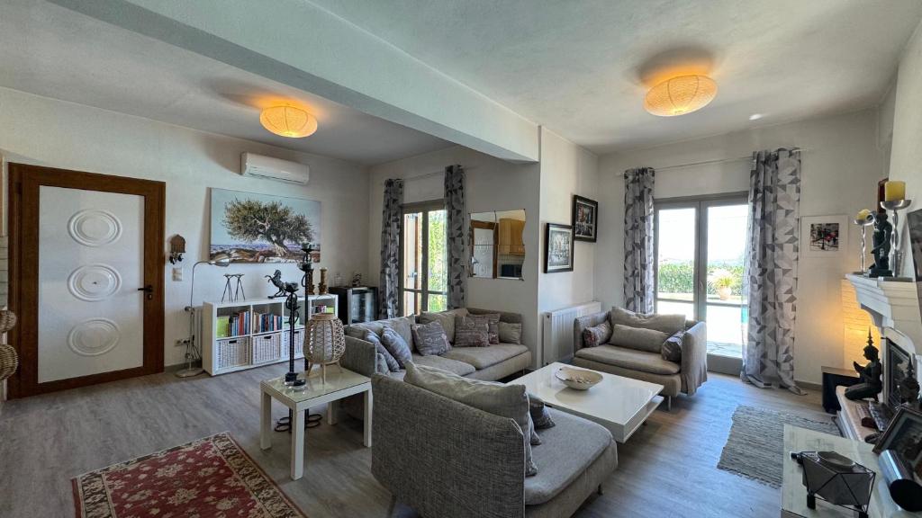 Część wypoczynkowa w obiekcie Villa Serendipity Sea View