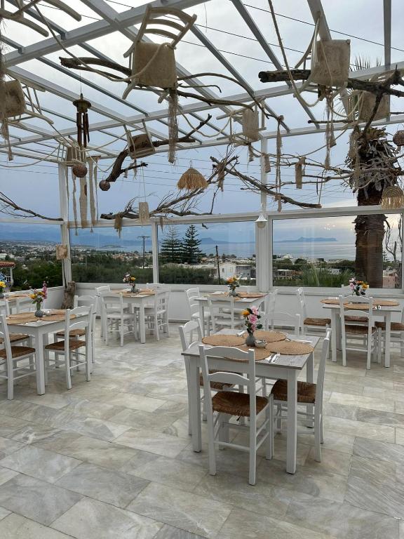 Restaurace v ubytování Sunset Paradise Resort