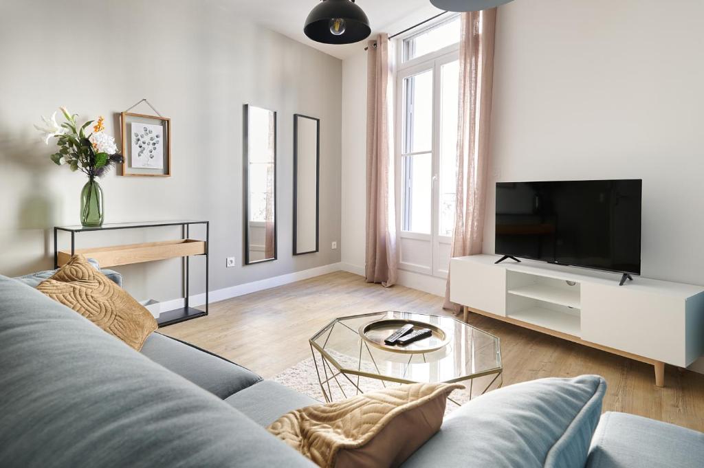 TV a/nebo společenská místnost v ubytování Le Flourens by Paul Riquet 1609 Residences