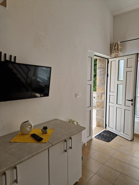 Kuchyň nebo kuchyňský kout v ubytování Chill zone houses Katun Reževići