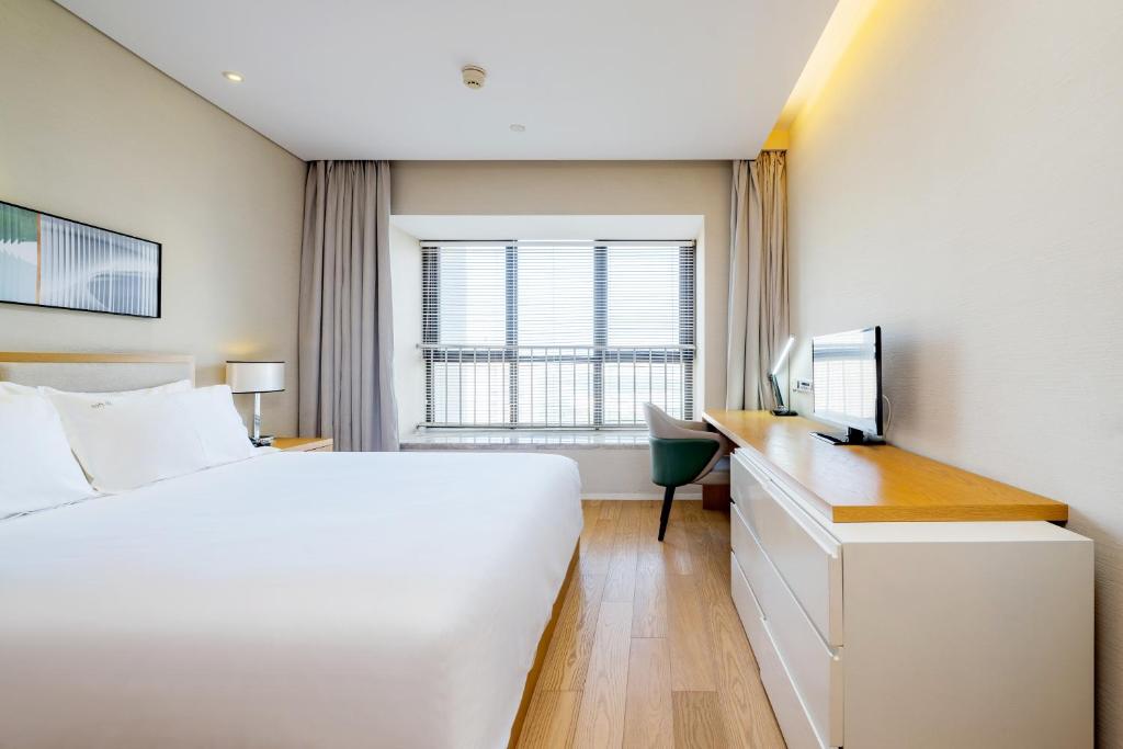 Holiday Inn & Suites Suzhou Yangcheng Lake, an IHG Hotel - 一居室套房，带有两张床 - 不吸烟