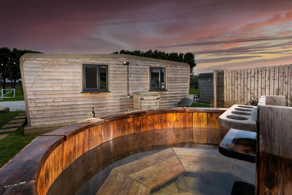 Φωτογραφία από το άλμπουμ του Wheal Rose - Hot Tub - Parking - Free WiFi - On-Site Activities σε Helston