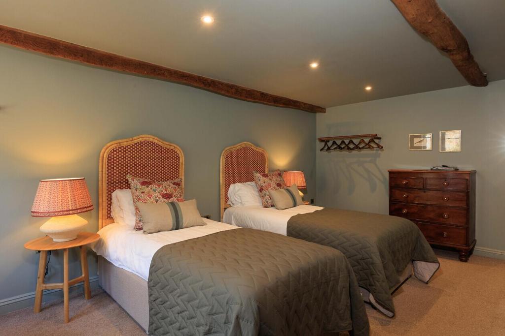 The White Hart - Twin Room With Private Bathroom