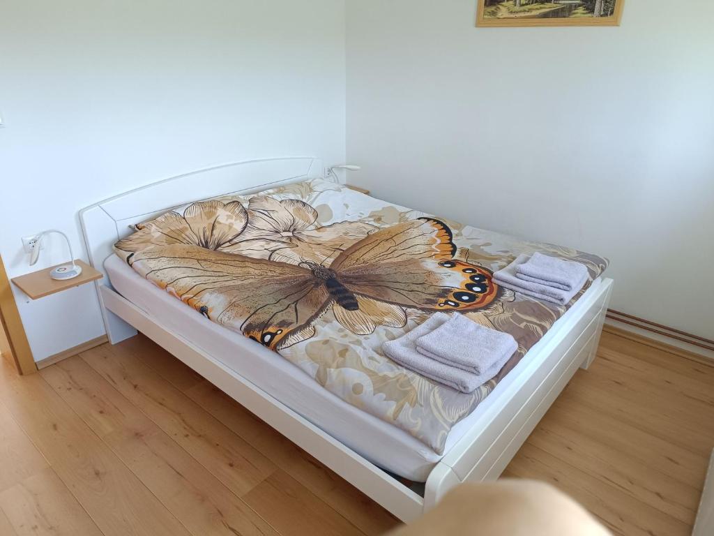 En eller flere senge i et værelse på Hiška na gorci