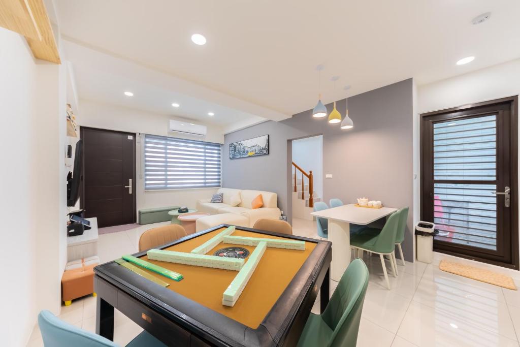a living room with a pool table in a room at 宜蘭眾樂樂民宿 in Dongshan