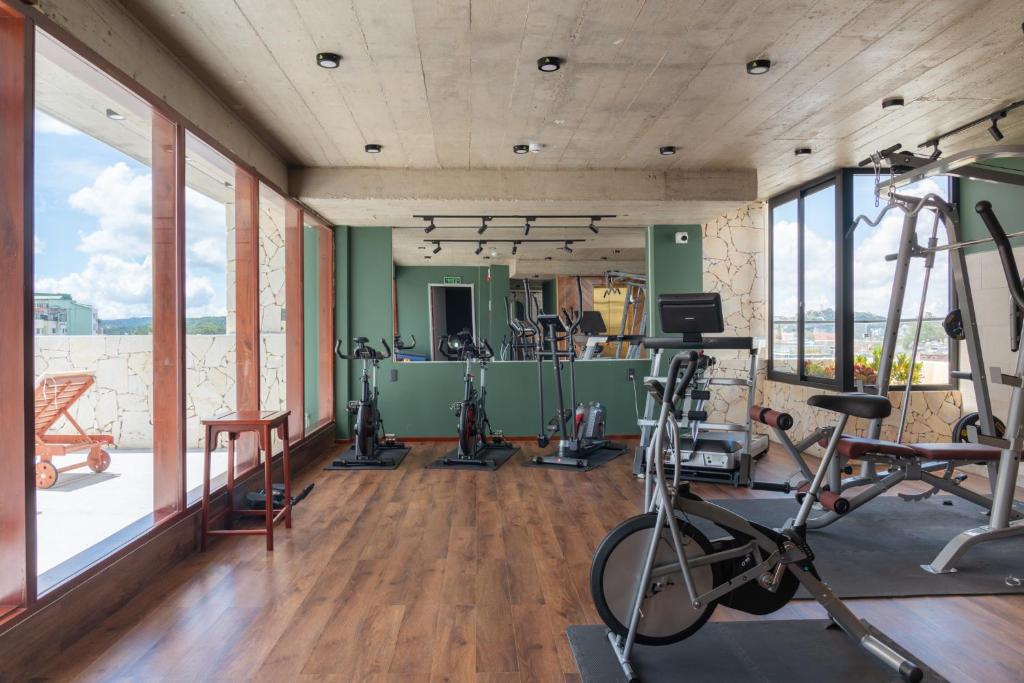 Fitness centrum a/nebo fitness zařízení v ubytování Pi Boutique Hotel